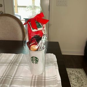 Starbucks holiday mug set